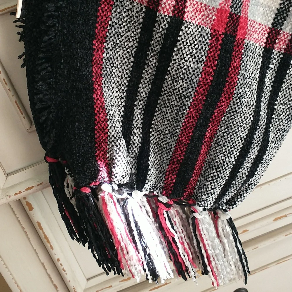 NWOT Plaid blanket scarf or wrap w/fringe, black, red, white, warm/cozy/soft - Picture 2 of 4